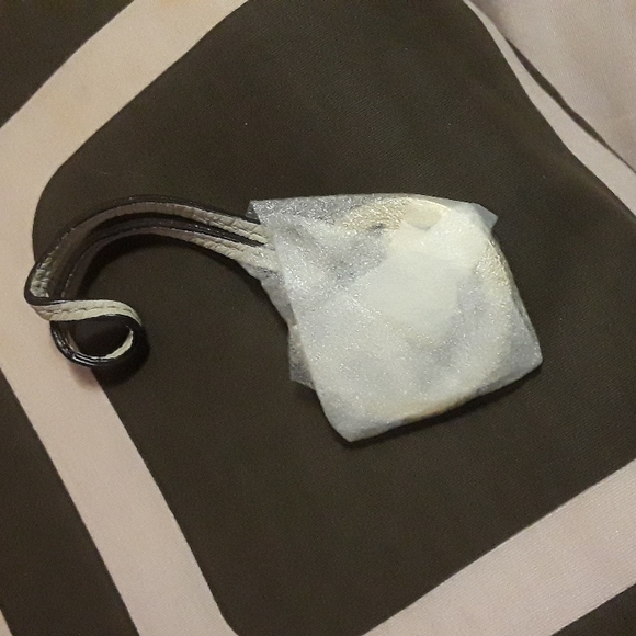 NWOT Michael Kors Brass MK Logo Bag Charm-Hangtag with Leather Light Beige Strap - Picture 8 of 8